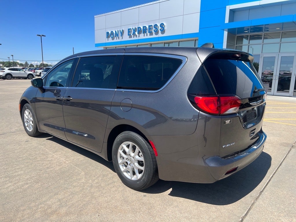 2023 Chrysler Voyager LX