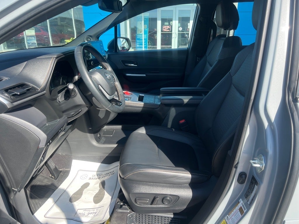 2022 Toyota Sienna XLE Woodland Edition